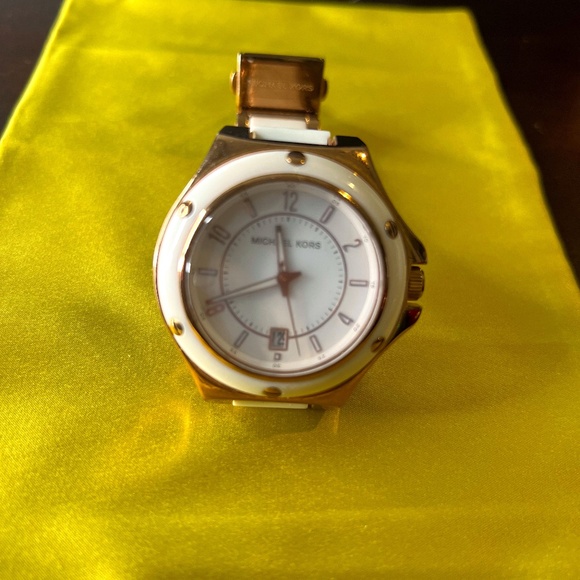 Michael Kors RoseGold/White Watch - Picture 1 of 8